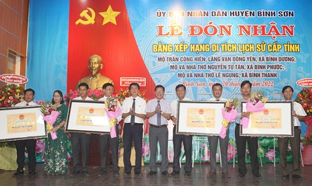 Đón nhận Bằng di tích lịch sử cấp tỉnh tại huyện Bình Sơn
