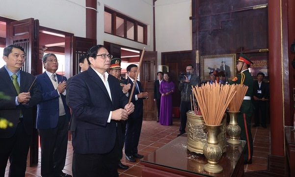 Thủ tướng Chính phủ Phạm Minh Chính dâng hương tưởng niệm cố Thủ tướng Phạm Văn Đồng