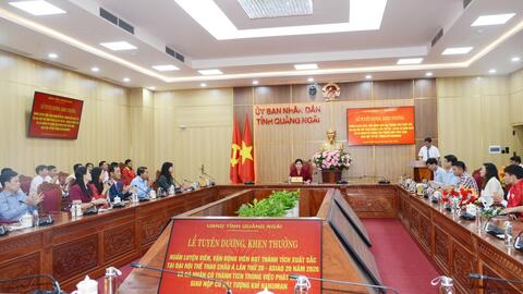 Tuyên dương, khen thưởng vận động viên, huấn luyện viên và cá nhân giao nộp cổ vật