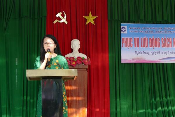 Phục vụ sách lưu động tại Trường Tiểu Châu Phú Điền