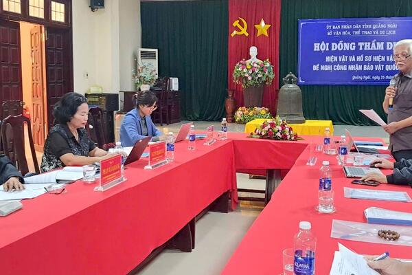 Thẩm định hồ sơ và hiện vật Đại Hồng Chung  đề nghị công nhận bảo vật Quốc gia