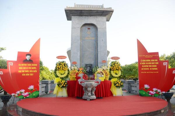 Dâng hương kỷ niệm 150 năm Ngày sinh cụ Huỳnh Thúc Kháng
