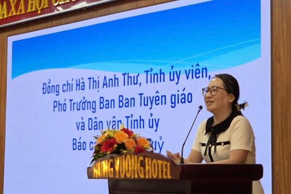 Bồi dưỡng công tác tuyên truyền về xây dựng Đảng và tuyên truyền Đại hội đại biểu Đảng bộ tỉnh Quảng Ngãi lần thứ I