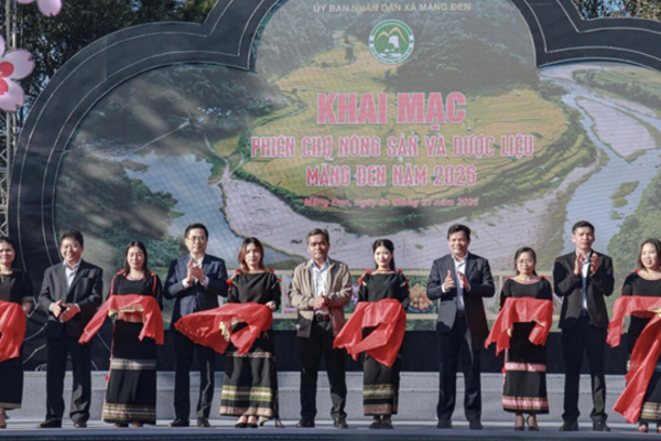 Quảng Ngãi-khai mạc phiên chợ nông sản và dược liệu Măng Đen