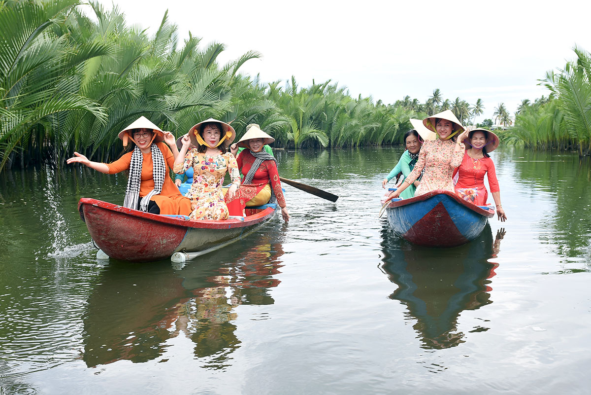 nam 2025, quang ngai dat muc tieu thu hut hon 1,7 trieu luot du khach - 4