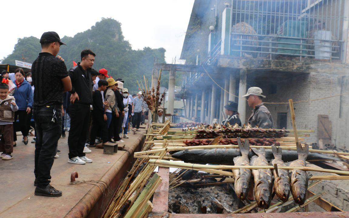 Cửa sông Trà Khúc ở Quảng Ngãi mọc một rừng dừa nước đẹp như phim, bên dưới la liệt cá tôm - Ảnh 3.