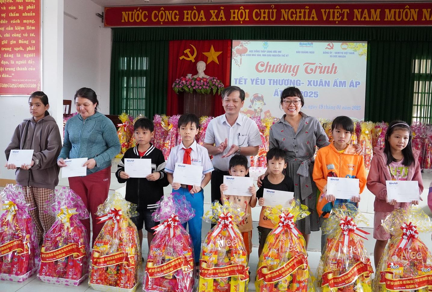 quy hoc bong thap sang uoc mo mang tet yeu thuong den hoc sinh ngheo quang ngai - 7