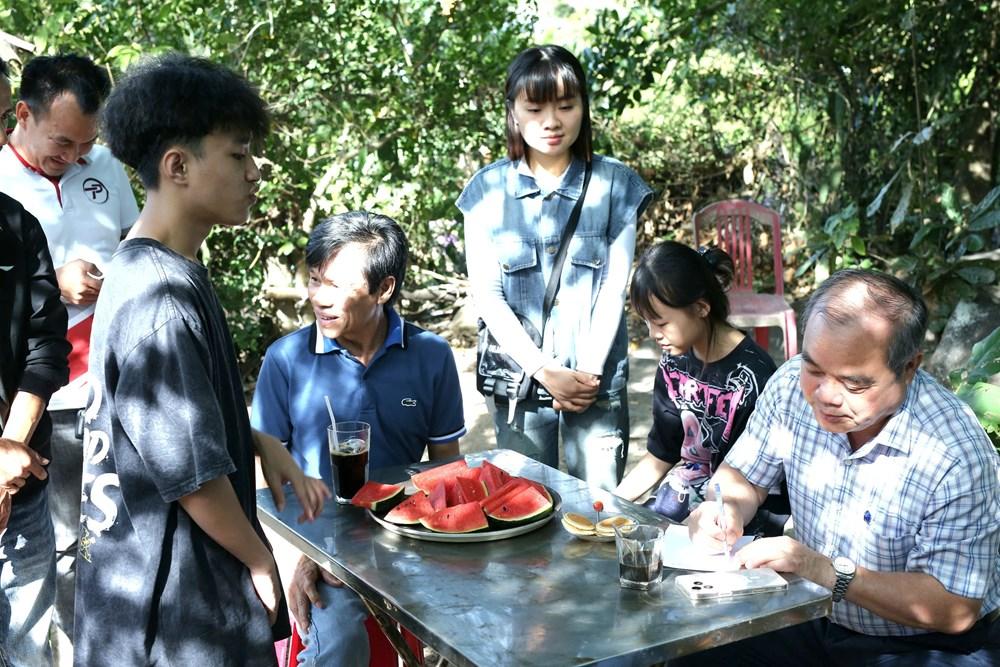 Người khuyết tật trải nghiệm văn hóa tại làng Gò Cỏ - ảnh 3