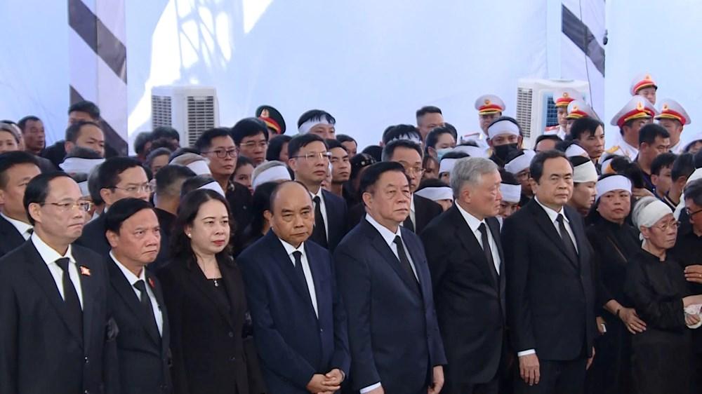 Lễ an táng nguyên Chủ tịch nước Trần Đức Lương tại quê nhà Quảng Ngãi - ảnh 6