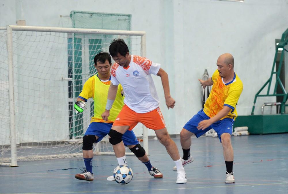 Sôi nổi giải Futsal Cúp Báo chí Quảng Ngãi năm 2025 - ảnh 2