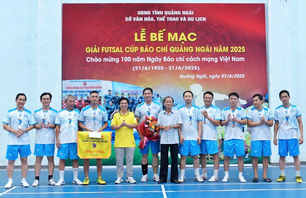 Sôi nổi giải Futsal Cúp Báo chí Quảng Ngãi năm 2025 - ảnh 4