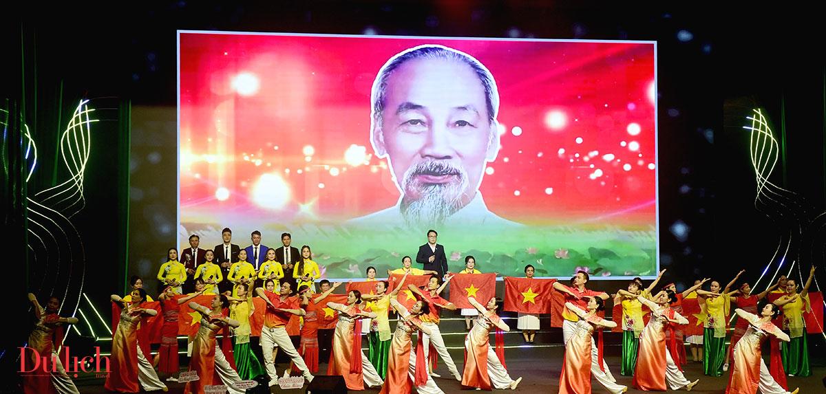 lan toa tinh yeu que huong trong dem nhac tran xuan tien ‘nhu nang bay len’ - 8